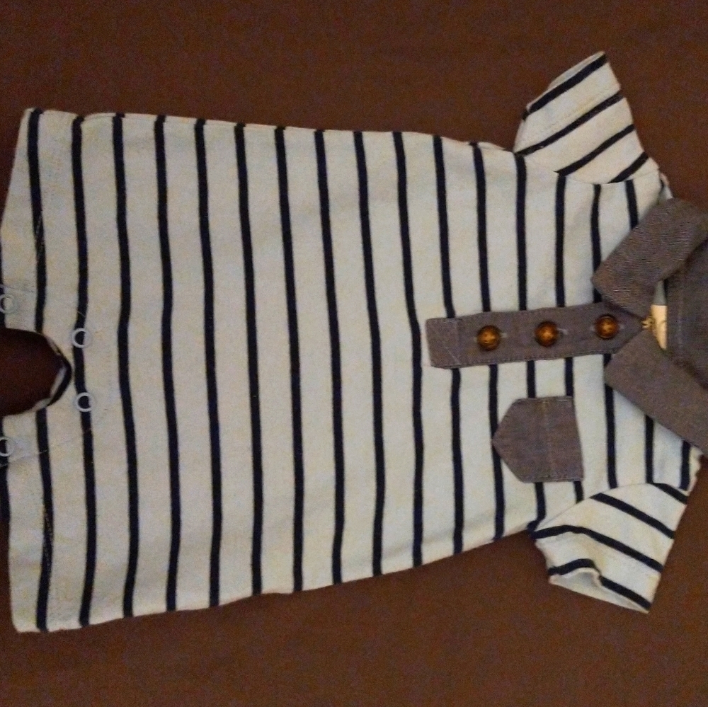 CARTERS 5 Rompers- NB - Picture 3 of 16